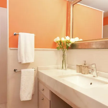 Belvilla By Oyo Vibrant With Swimming Pool