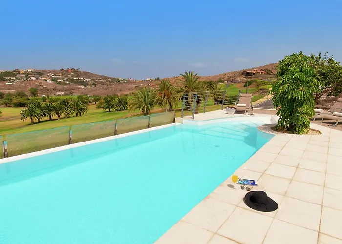 וילה Belvilla By Oyo Vibrant With Swimming Pool סאלוברה