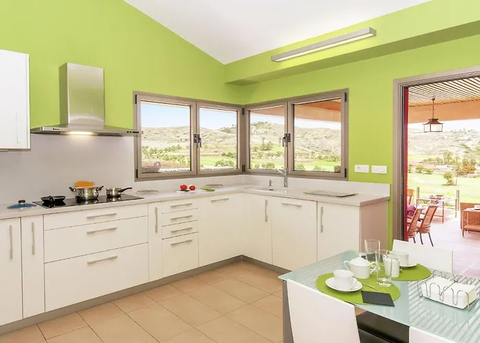 Belvilla By Oyo Vibrant With Swimming Pool וילה סאלוברה